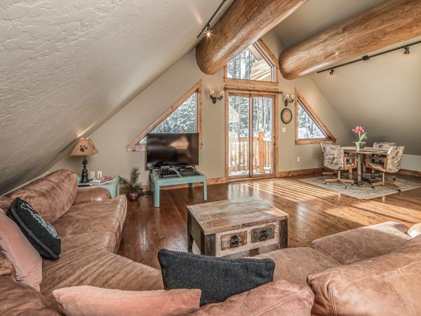 Custom built Log Home Ski in Ski out 15 min to Mountain Village