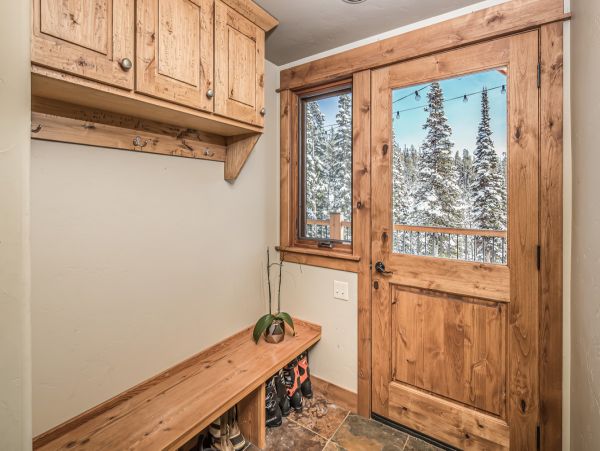 Custom built Log Home Ski in Ski out 15 min to Mountain Village