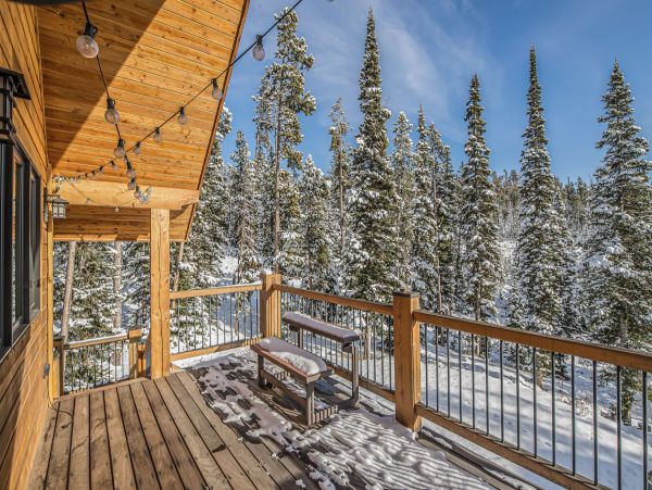 Custom built Log Home Ski in Ski out 15 min to Mountain Village