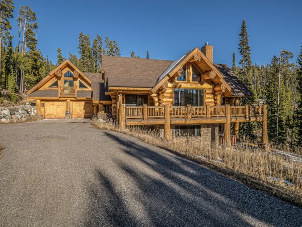 Custom built Log Home Ski in Ski out 15 min to Mountain Village