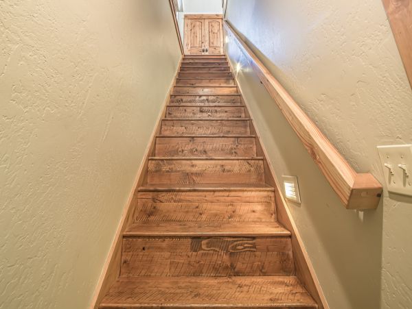 Custom built Log Home Ski in Ski out 15 min to Mountain Village