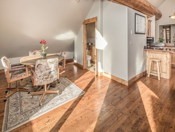 Custom built Log Home Ski in Ski out 15 min to Mountain Village