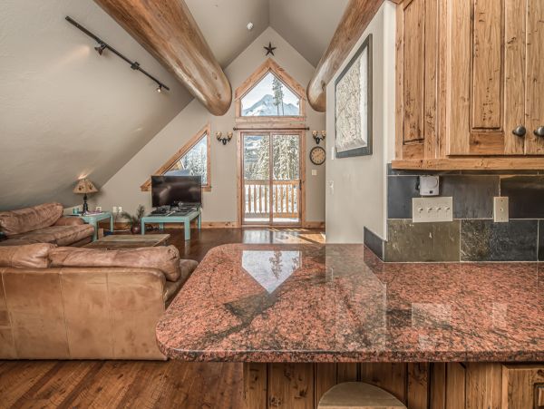 Custom built Log Home Ski in Ski out 15 min to Mountain Village