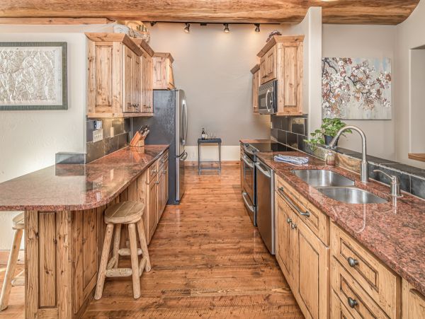 Custom built Log Home Ski in Ski out 15 min to Mountain Village