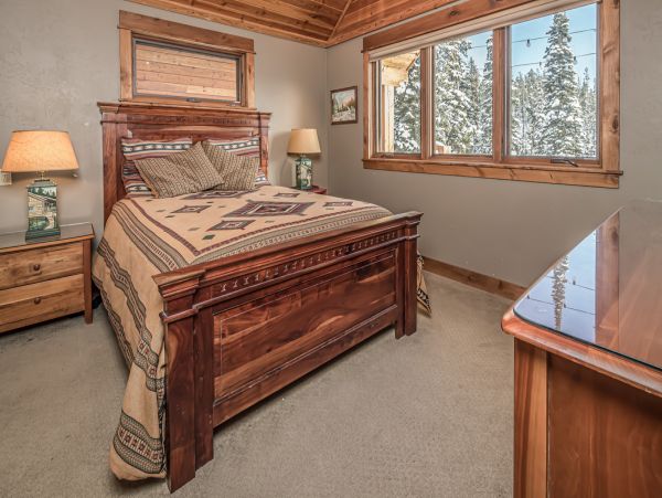 Custom built Log Home Ski in Ski out 15 min to Mountain Village