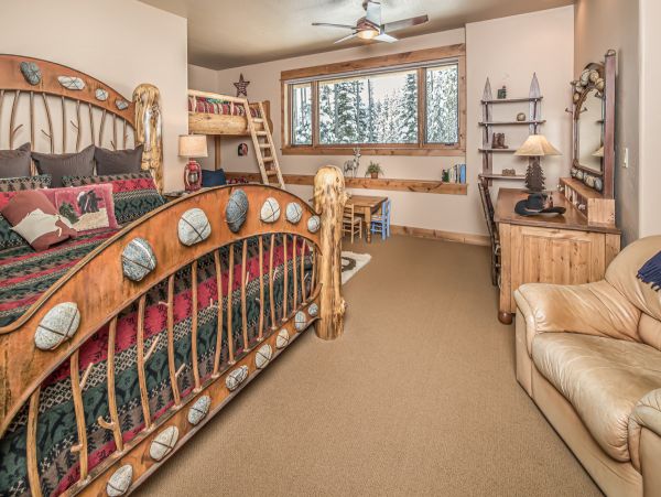 Custom built Log Home Ski in Ski out 15 min to Mountain Village