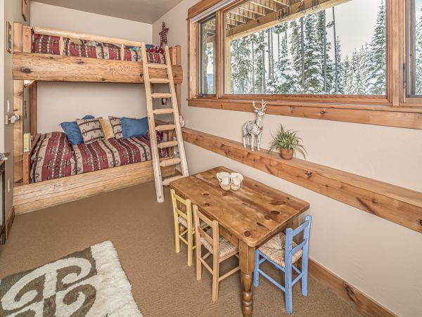 Custom built Log Home Ski in Ski out 15 min to Mountain Village