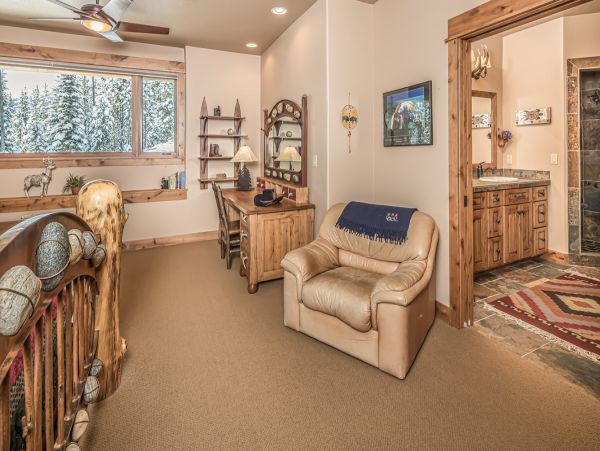 Custom built Log Home Ski in Ski out 15 min to Mountain Village