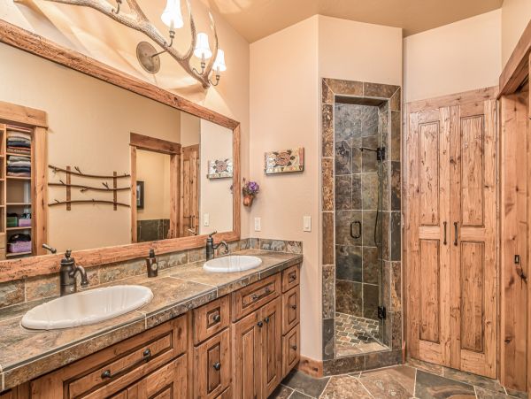 Custom built Log Home Ski in Ski out 15 min to Mountain Village