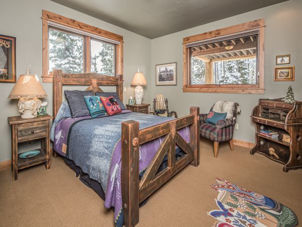 Custom built Log Home Ski in Ski out 15 min to Mountain Village