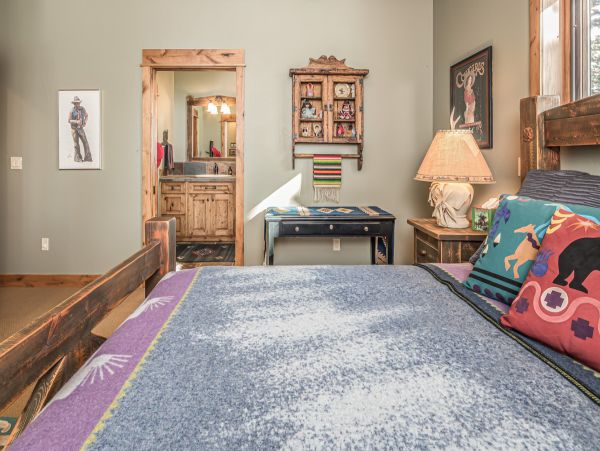Custom built Log Home Ski in Ski out 15 min to Mountain Village