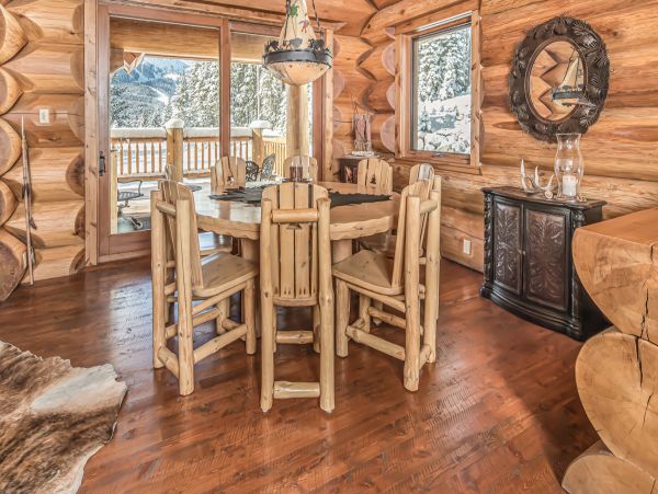 Custom built Log Home Ski in Ski out 15 min to Mountain Village