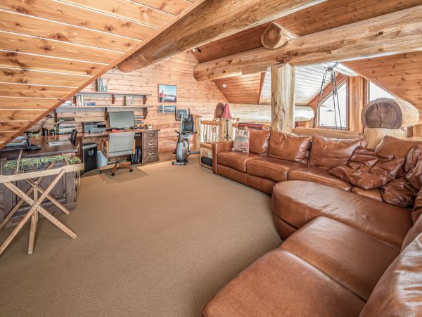 Custom built Log Home Ski in Ski out 15 min to Mountain Village