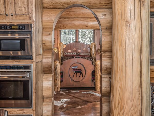 Custom built Log Home Ski in Ski out 15 min to Mountain Village