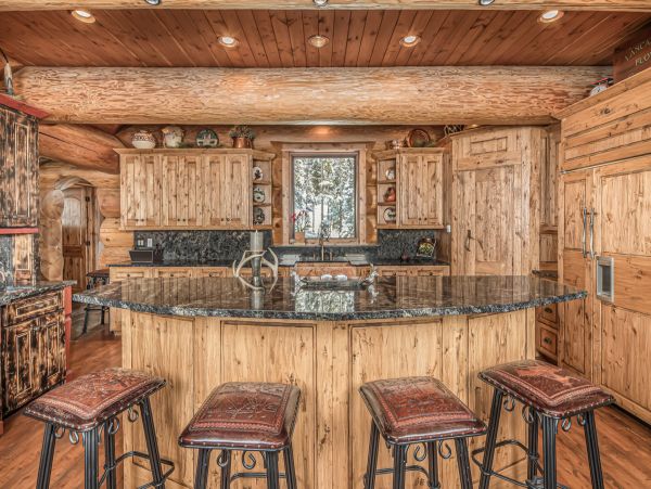 Custom built Log Home Ski in Ski out 15 min to Mountain Village