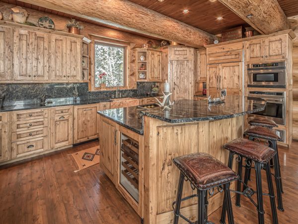 Custom built Log Home Ski in Ski out 15 min to Mountain Village