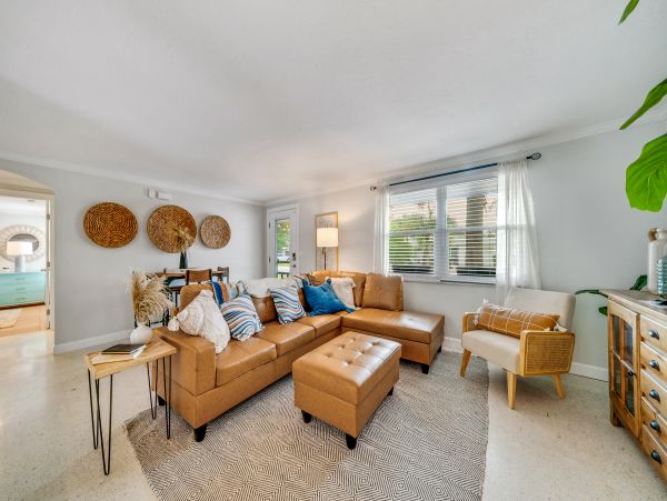 Walk to Beach Vacation Home in Anna Maria Island 3 Bedrooms