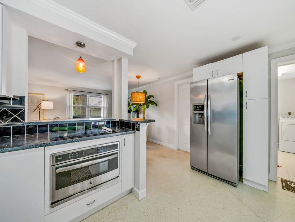 Walk to Beach Vacation Home in Anna Maria Island 3 Bedrooms