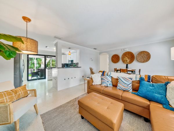 Walk to Beach Vacation Home in Anna Maria Island 3 Bedrooms