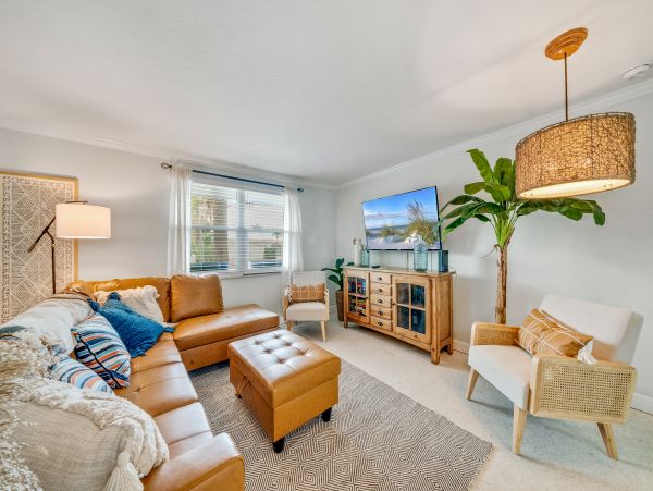 Walk to Beach Vacation Home in Anna Maria Island 3 Bedrooms