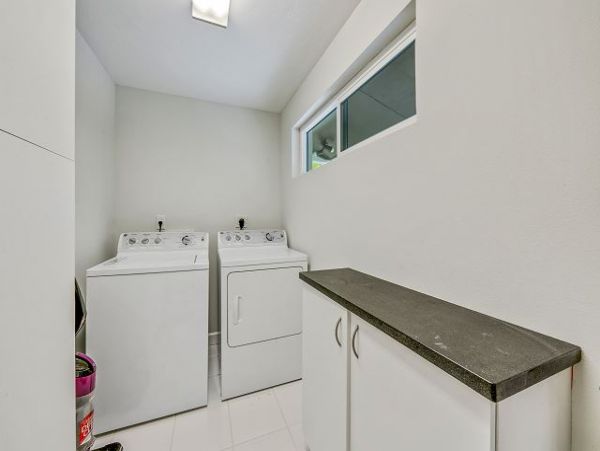 Walk to Beach Vacation Home in Anna Maria Island 3 Bedrooms