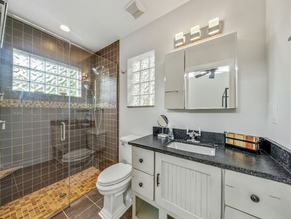 Walk to Beach Vacation Home in Anna Maria Island 3 Bedrooms