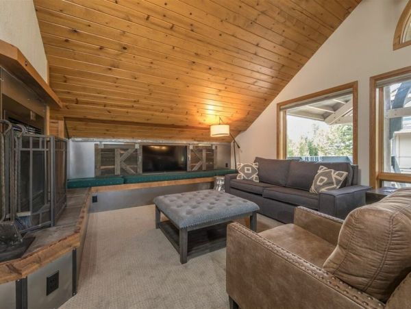 Big Sky Two Bedroom Walk to Lift Condo with Mountain View