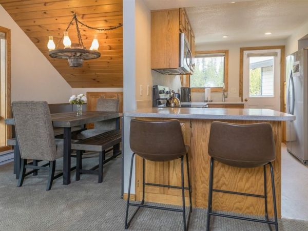 Big Sky Two Bedroom Walk to Lift Condo with Mountain View