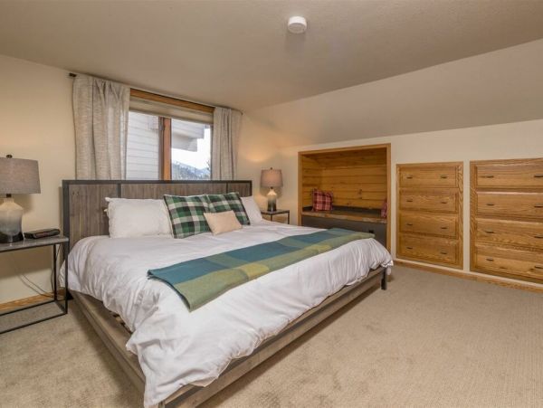Big Sky Two Bedroom Walk to Lift Condo with Mountain View