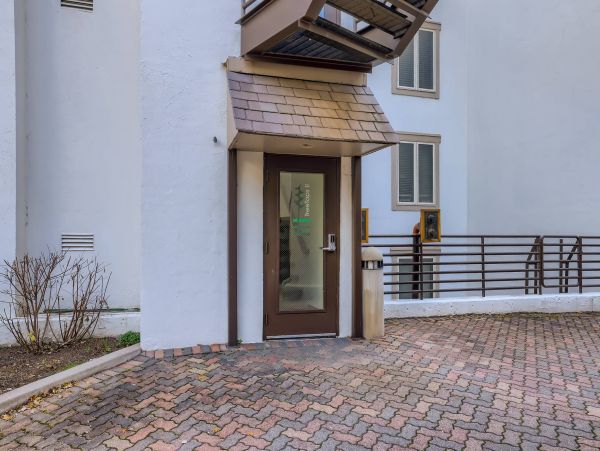 Magnificent Ski in Ski out condo