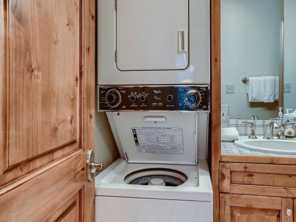 Magnificent Ski in Ski out condo