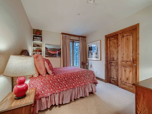 Magnificent Ski in Ski out condo