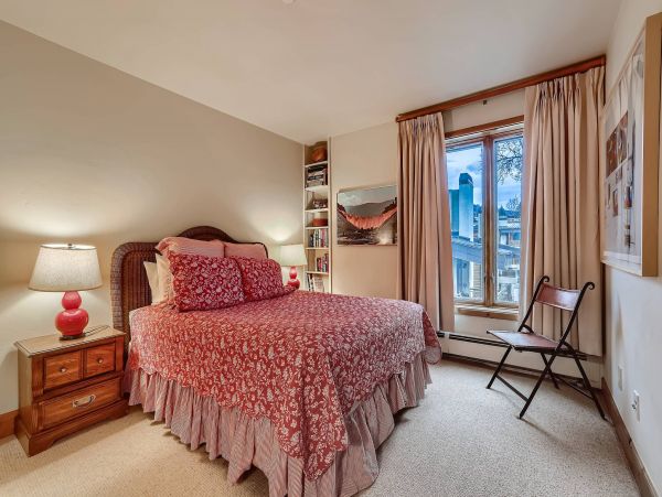 Magnificent Ski in Ski out condo