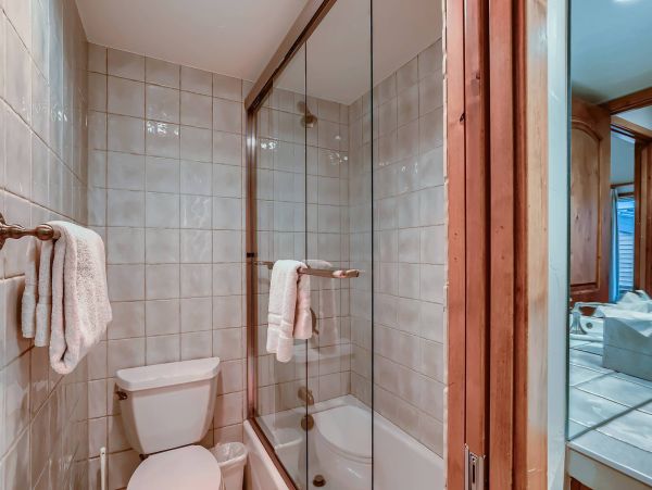 Magnificent Ski in Ski out condo