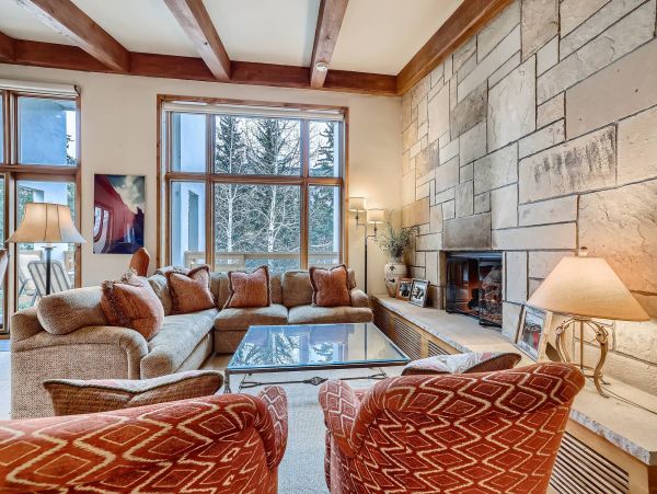 Magnificent Ski in Ski out condo