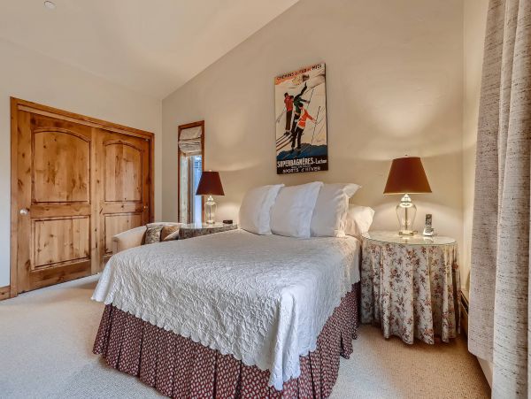 Magnificent Ski in Ski out condo