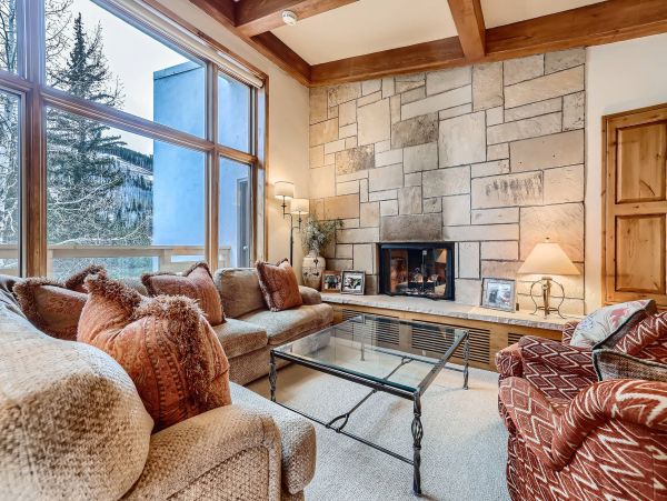 Magnificent Ski in Ski out condo