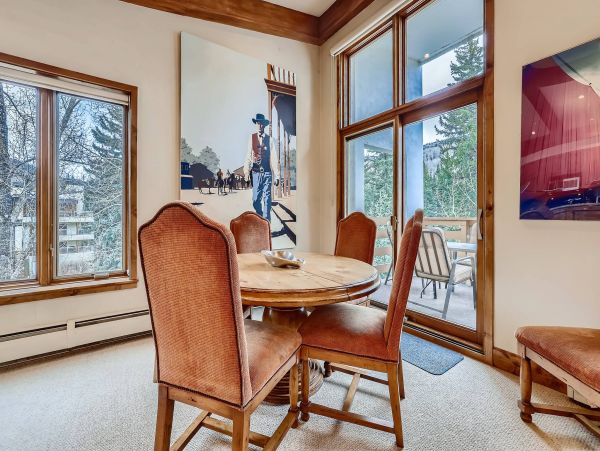 Magnificent Ski in Ski out condo