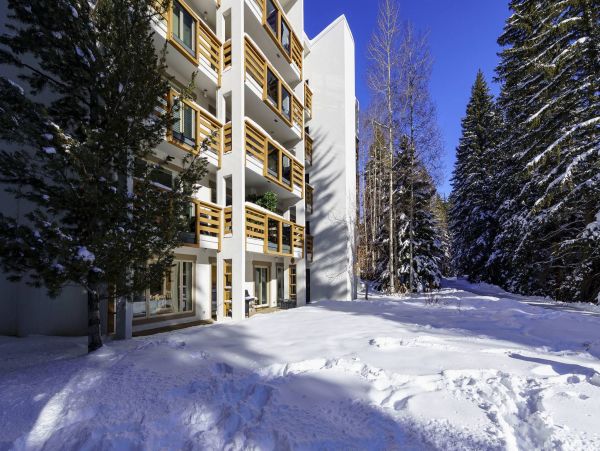 Magnificent Ski in Ski out condo