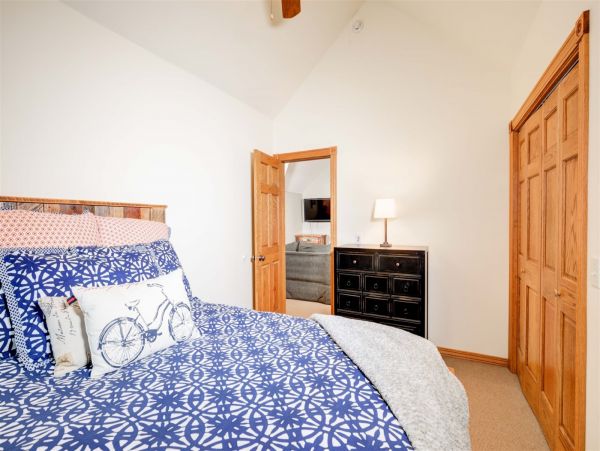 Big Sky 4 Bedroom Ski In Ski Out Vacation Home Sleeps 12