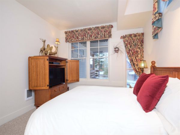 Big Sky Condo 1000475