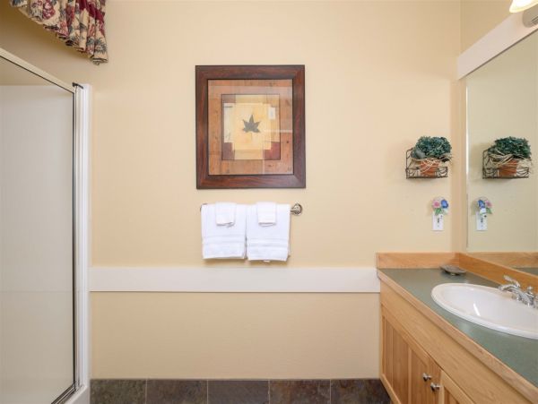 Big Sky Condo 1000475