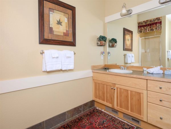 Big Sky Condo 1000475