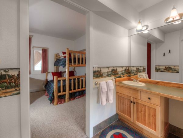 Big Sky Condo 1000475