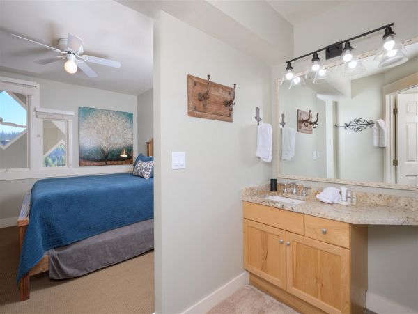Big Sky Condo 1000477