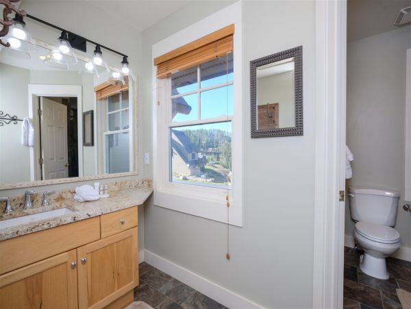 Big Sky Condo 1000477