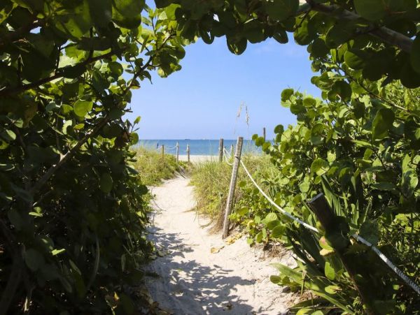 Captiva Renovated 3 Bedroom Vacation Home with Heated Pool