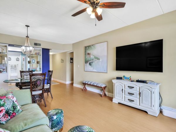 Charming Vacation Condo in Longboat Key Partial Gulf Views