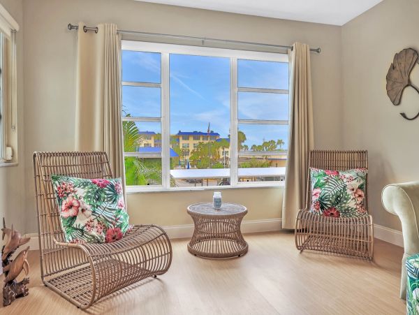 Charming Vacation Condo in Longboat Key Partial Gulf Views