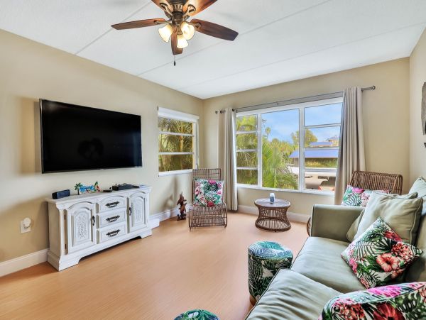 Charming Vacation Condo in Longboat Key Partial Gulf Views